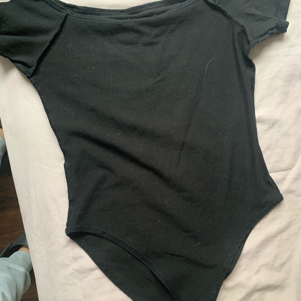 OFF SHOULDER BLACK BODYSUIT FOREVER 21
